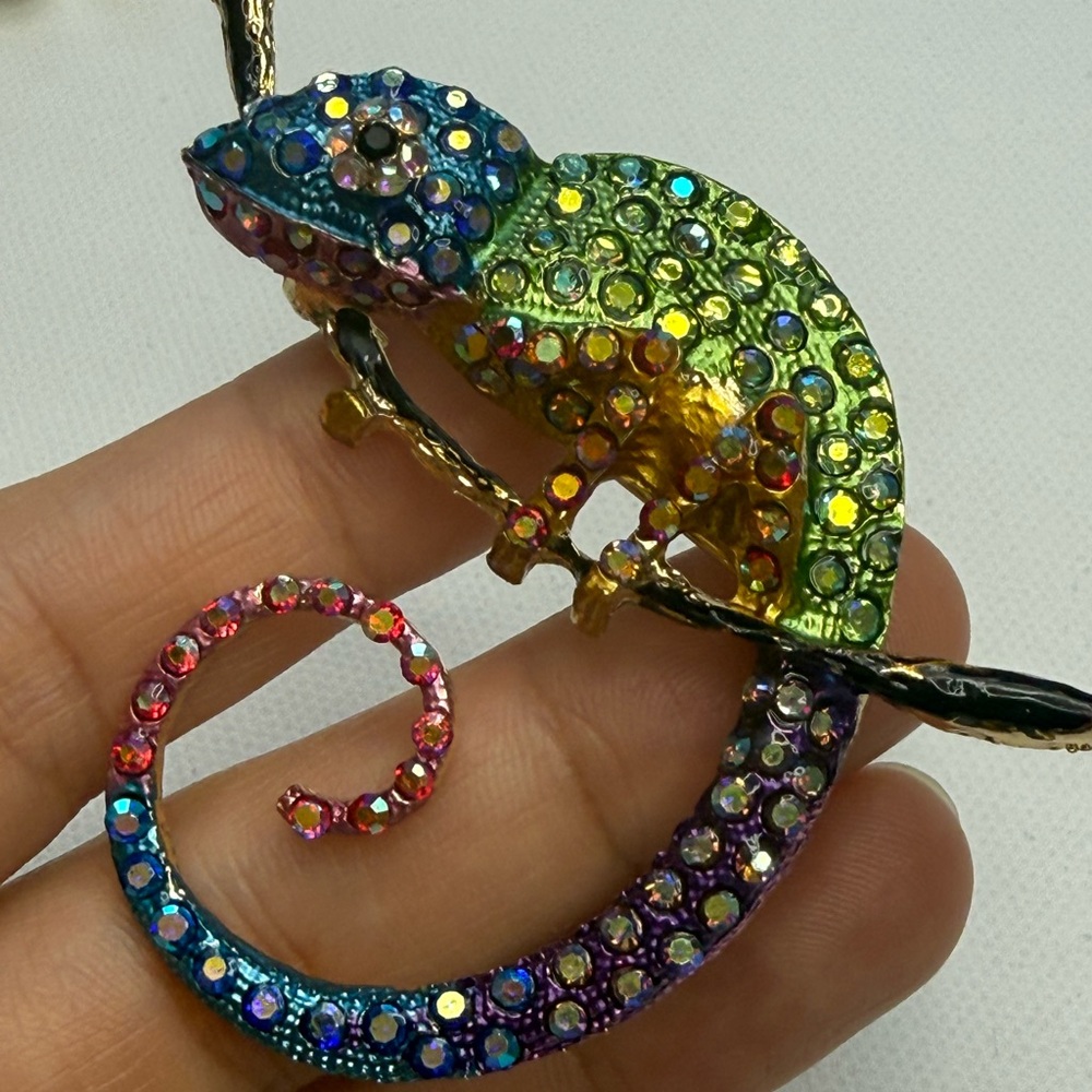 Betsy Johnson Colorful Chameleon Brooch - Picture 3 of 5